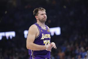 Skip：東契奇打了40分鐘&最后垃圾時(shí)間還在場(chǎng)上 刷數(shù)據(jù)嗎？