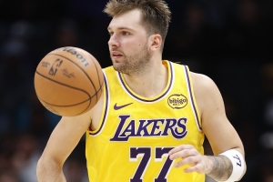 Skip：東契奇場(chǎng)均投12三分&命中率32% 上半場(chǎng)6中1&但誰在意呢？