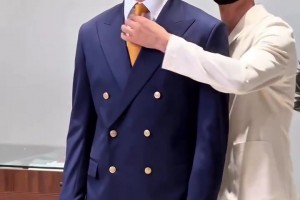 留胡子前拍的！胡桑諾夫好像那個新疆賣羊肉串的成功人士！